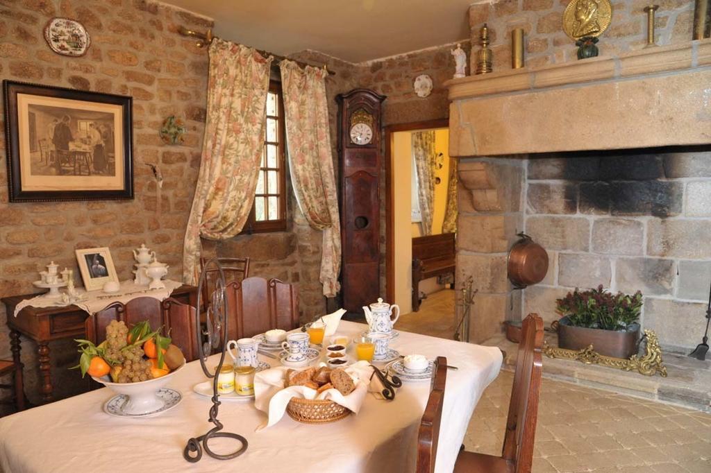 La Forge De La Coudraie Bed & Breakfast Pleugueneuc ภายนอก รูปภาพ